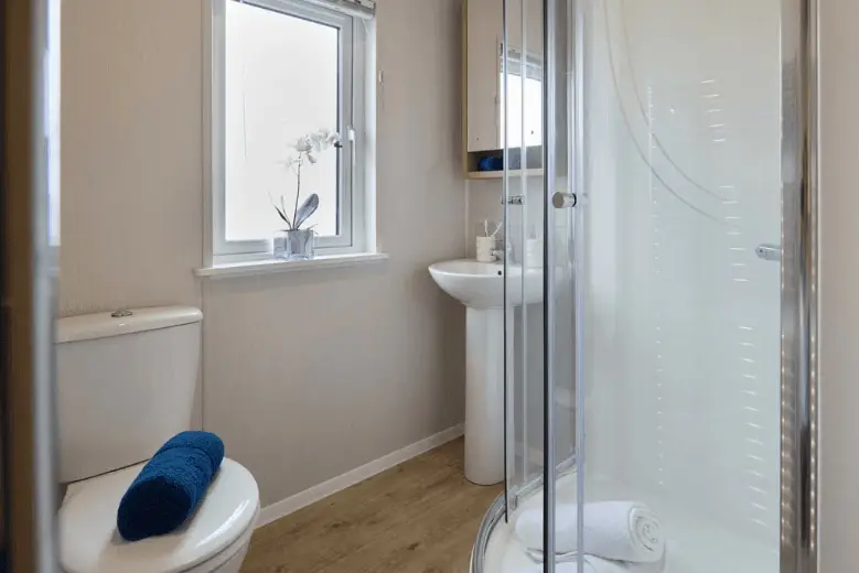 New_Holland_ensuite_779x544_9b6620f815